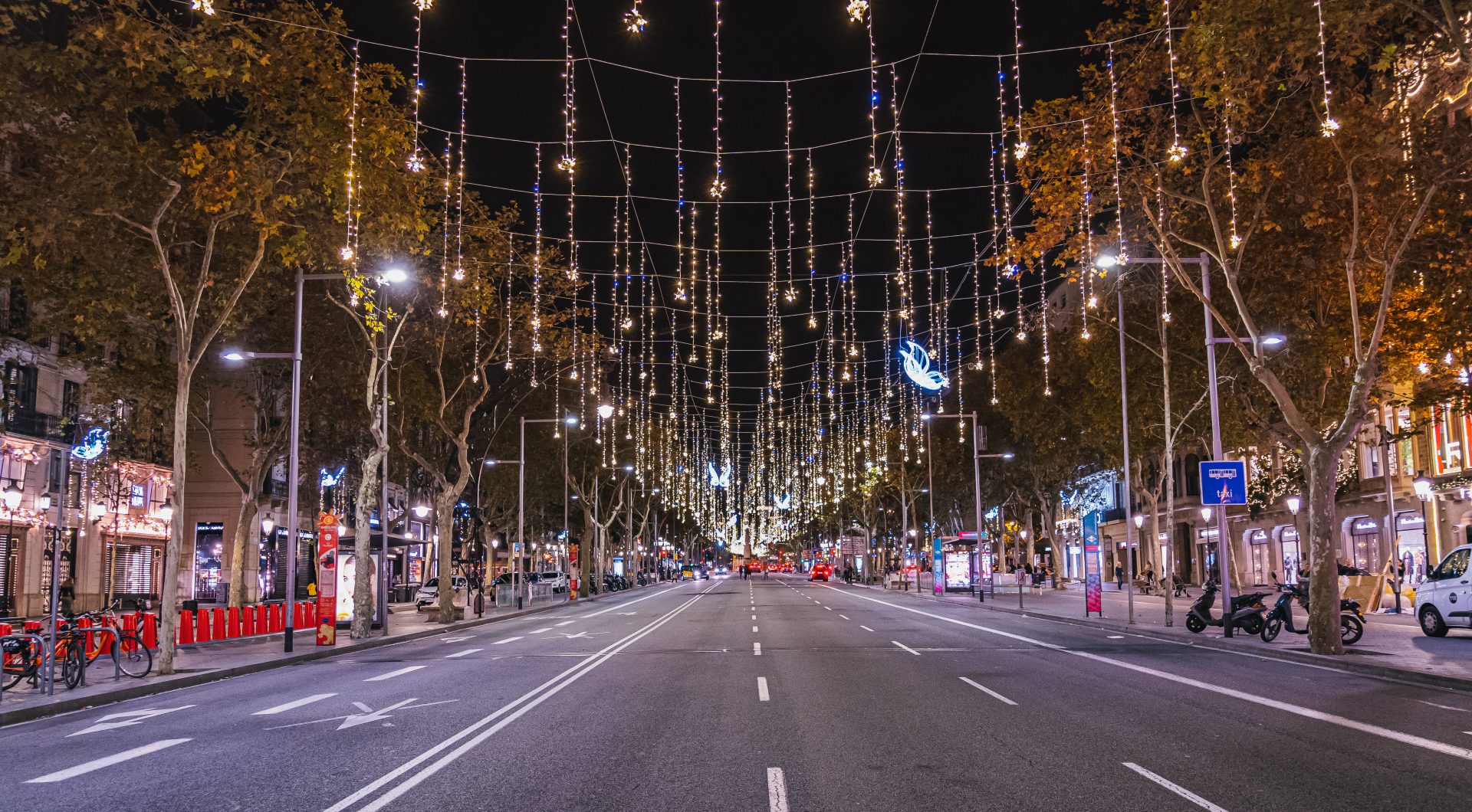 The best Christmas lights in Barcelona are just a few steps away from Hotel Regina 