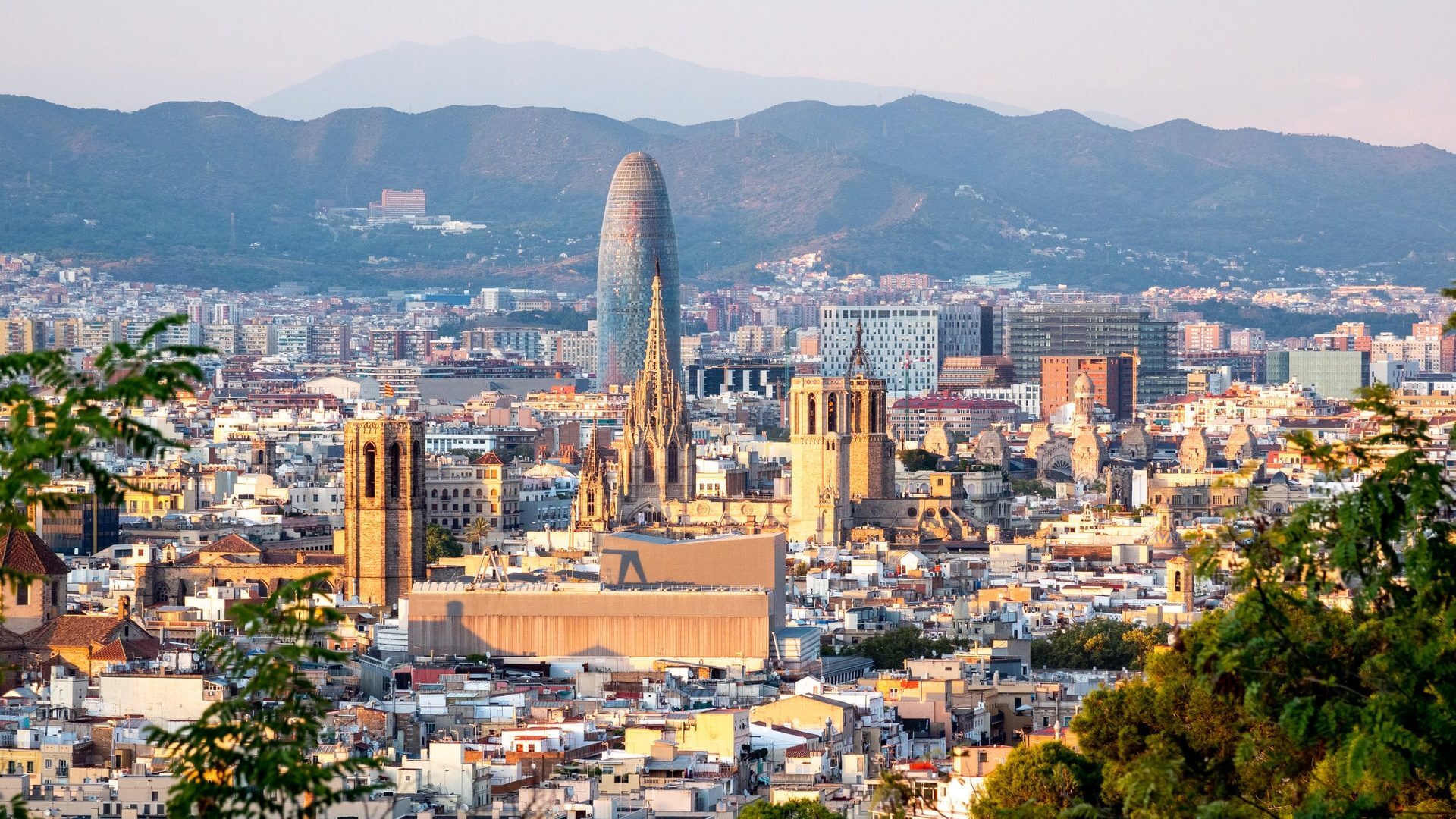 48 hours in Barcelona to discover both sides of the city